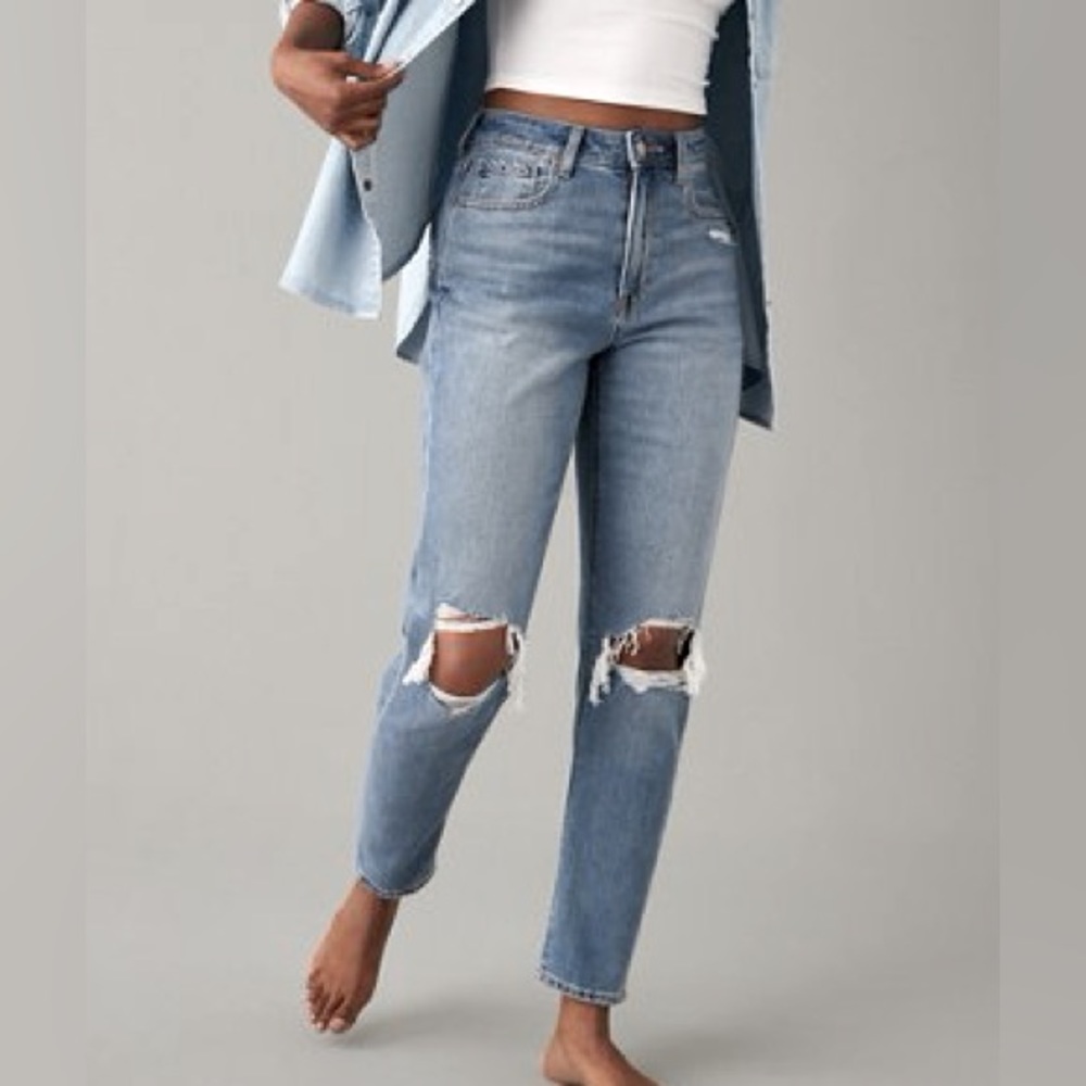 American Eagle Mom Jeans Size 10 Knee Rips